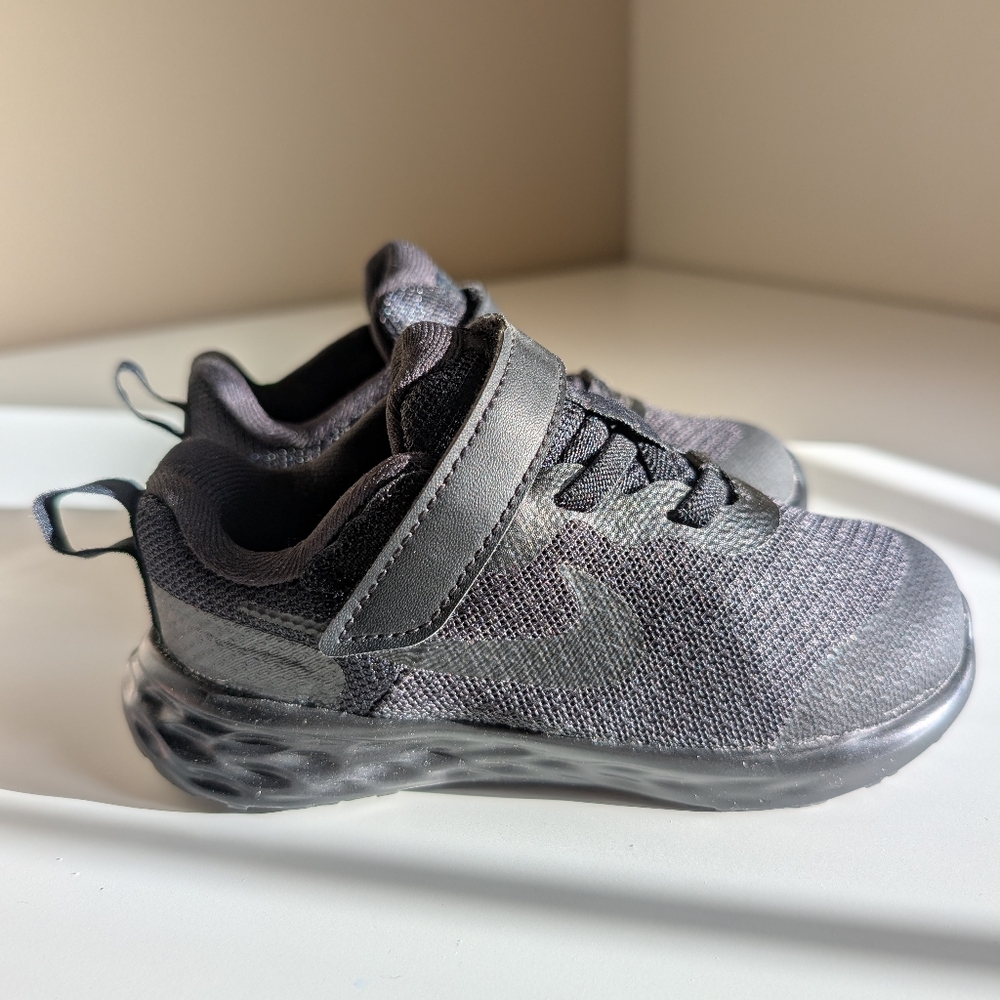 Nike Revolution 6 FlyEase Kids Sneaker / Shoes